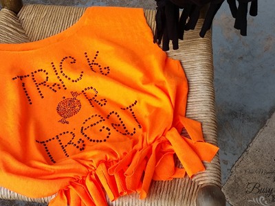 Easy no-sew trick-or-treat bag | One Mama's Daily Drama for Busy Mom's Helper