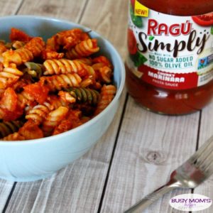 Busy Weeknight Dinner Ideas / Delicious Cheesy Chicken Pasta Recipe #AD #NewRAGUSimply @RaguSauce