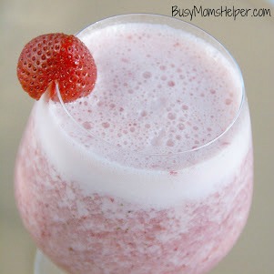 Strawberry Julius / recipe by BusyMomsHelper.com / delicious and creamy summer drink