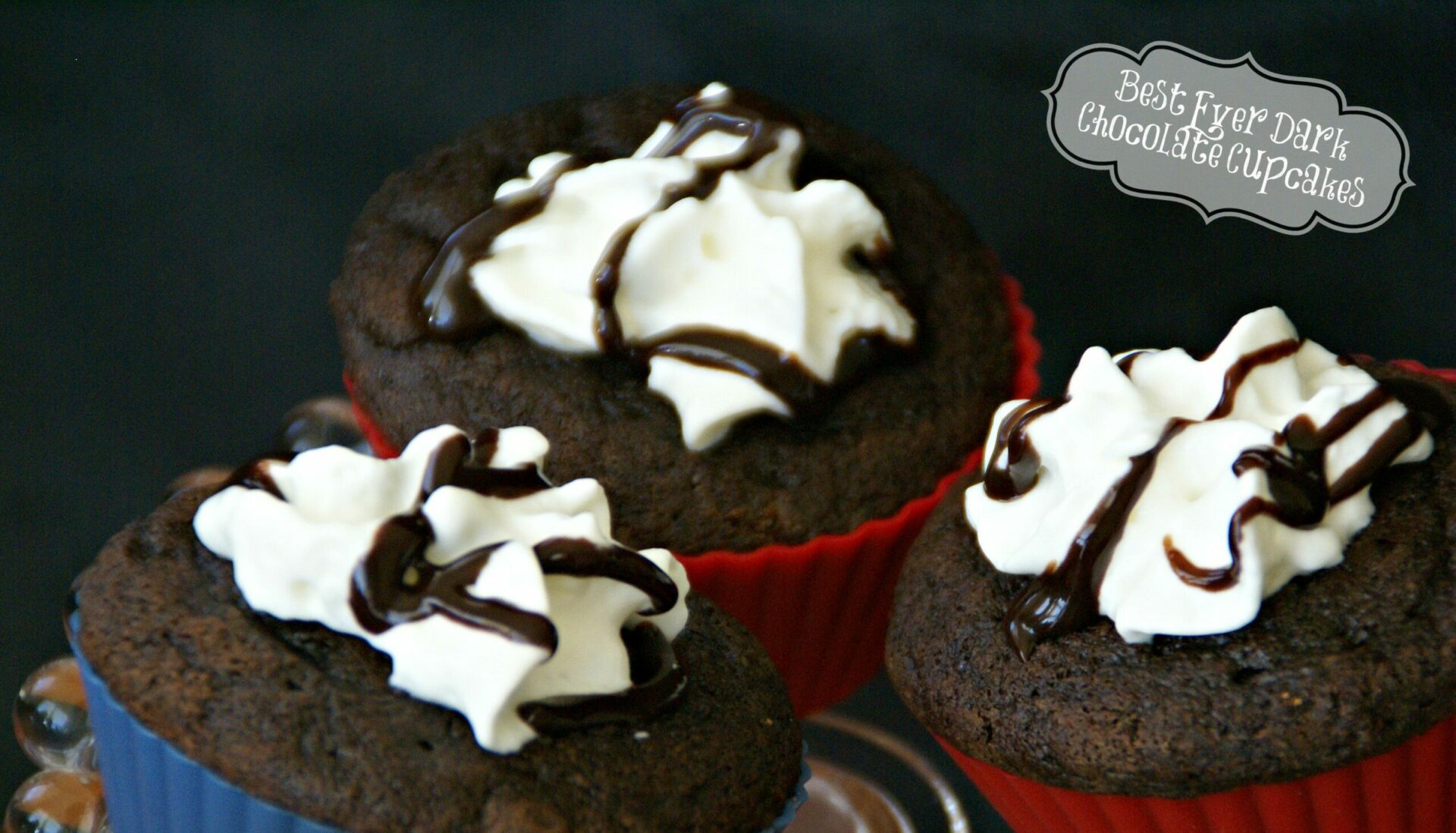 Best Ever Dark Chocolate Cupcakes / Busy Mom's Helper