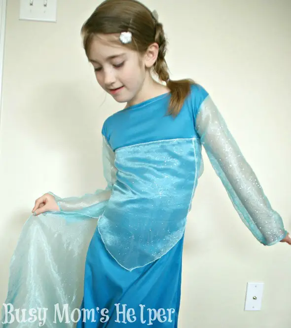 Disney's Frozen Elsa Dress Tutorial / by Busy Mom's Helper #Frozen #ElsaDress #Costume