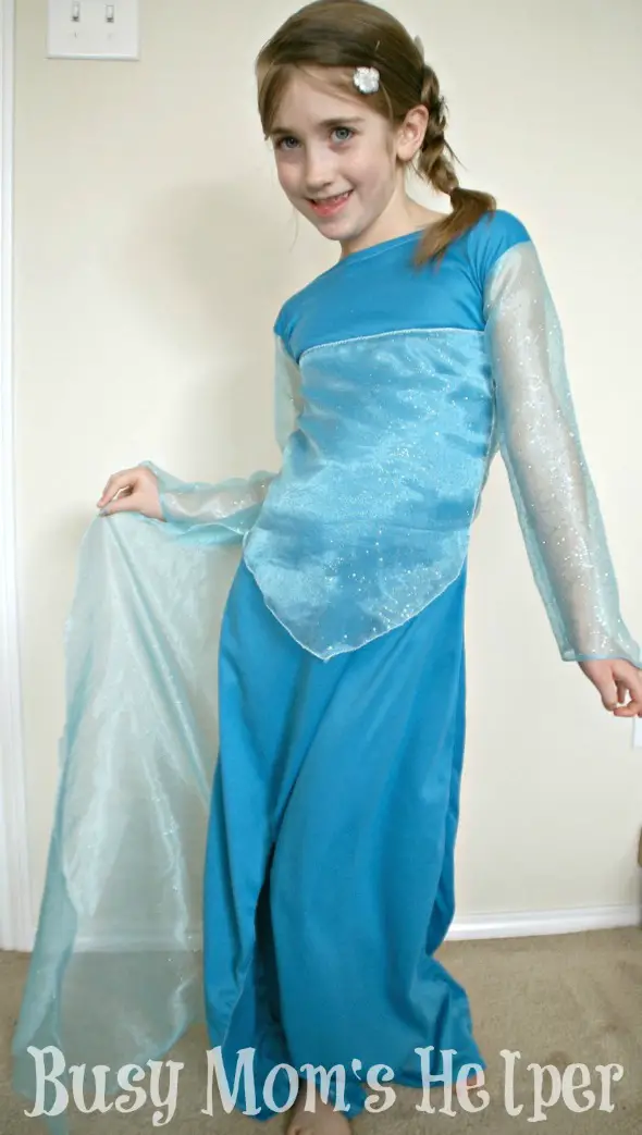 Disney's Frozen Elsa Dress Tutorial / by Busy Mom's Helper #Frozen #ElsaDress #Costume