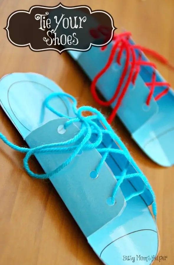 Teach your kids to tie their shoes with this shoe tying printable! by BusyMomsHelper.com