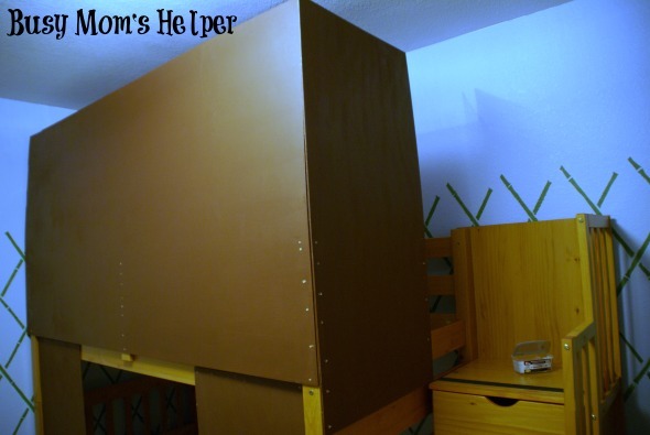 DIY Pirate Treehouse / by www.BusyMomsHelper.com #boysbedroom #bedroommakeover #pirates #pirateroom