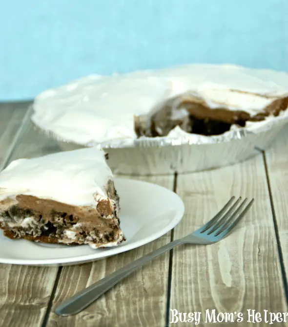Creamy Chocolate Layered Pie / by Busy Mom's Helper #chocolatepie #dessert #chocolate #brownie