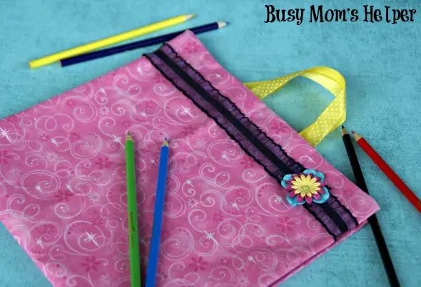 DIY Travel Coloring Tote / by Busy Mom's Helper #craft #kidstravel #coloring #roadtrip