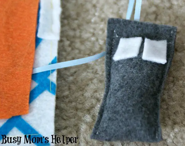 Make Your Own Laptop for Kids / by Busy Mom's Helper #craft #kids #feltfun
