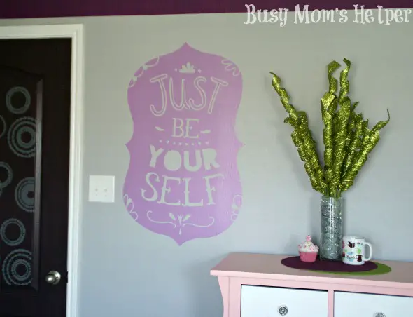 Easy Decorating with Wallternatives / by Busy Mom's Helper #Wallternatives #ApartmentDecor #DormDecor #HomeDecor