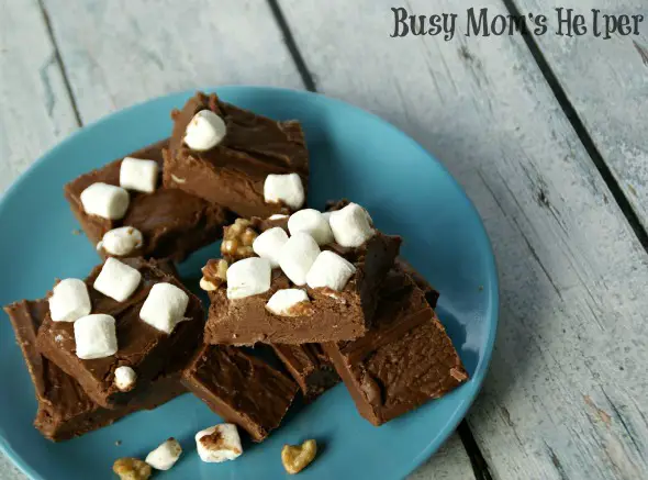 Simple & Delish Marshmallow Fudge / by Busy Mom's Helper #fudge #chocolate #dessert
