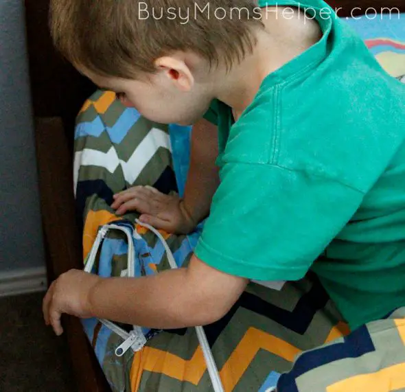 How to Win the Bed-Making Fight / by Busy Mom's Helper / Ad / Parenting Tips