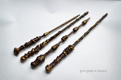 Ollivander's Apprentice Wand Tutorial / from Give Pease a Chance / Round up by Busy Mom's Helper