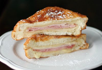 Copycat Disneyland Monte Cristo Sandwiches / by The Kitchen Magpie / Round up by Busy Mom's Helper