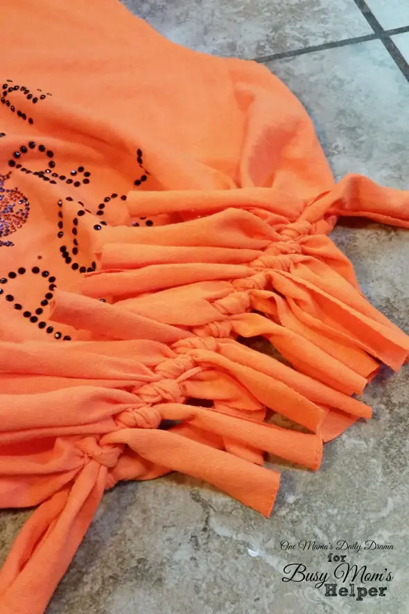 Easy no-sew trick-or-treat bag | One Mama's Daily Drama for Busy Mom's Helper