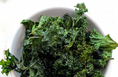 Truffle & Garlic Kale Chips l Steph in Thyme for Busy Mom's Helper