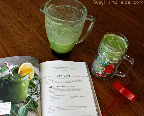 Help with Green Smoothies / review by BusyMomsHelper.com / Simple Green Smoothies Book #sponsored