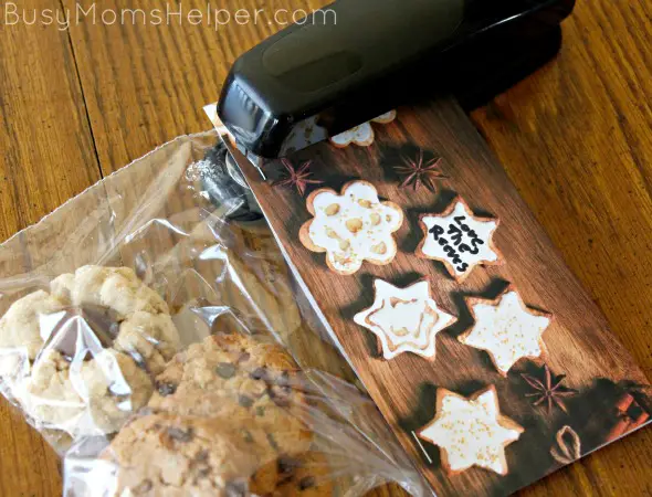 Free Printable Treat Bag Toppers for Holiday Gift Giving / by BusyMomsHelper.com #ad @graphicstock