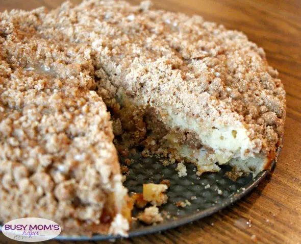 Apple Crumb Cake / delicious and simple dessert / by BusyMomsHelper.com