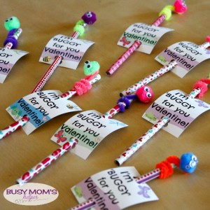 These super easy Bug Valentine pencils are the perfect Valentine for kids of any age! by BusyMomsHelper.com