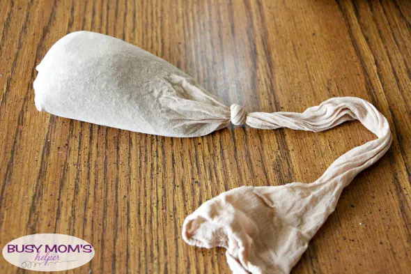 How to get the smell out of shoes / by BusyMomsHelper.com This quick cleaning tip can help you fix those stinky shoes!