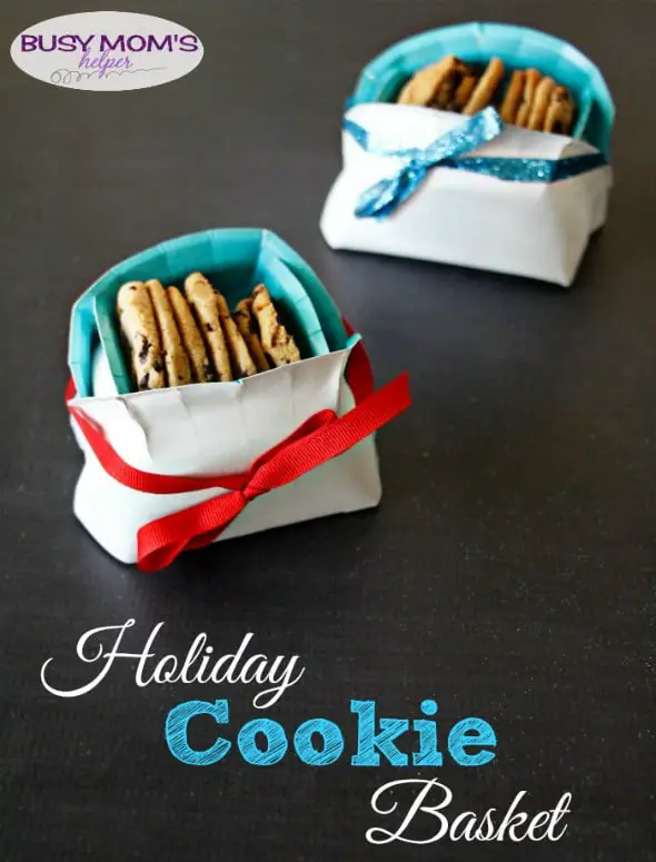 DIY Holiday Cookie Basket from Paper Plates / a Great Neighbor Gift Idea!