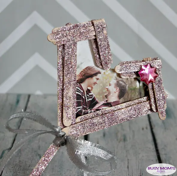 DIY Valentine Frame from Craft Sticks #valentine #craft #frame #popsiclesticks #craftsticks #craft #diy