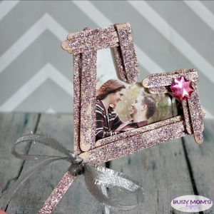 DIY Valentine Frame from Craft Sticks #valentine #craft #frame #popsiclesticks #craftsticks #craft #diy