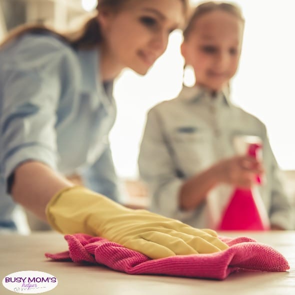 How to Fit Cleaning into Your Busy Mom Routine #timemanagement #busymom #scheduling #cleaning #organizing #parenting #momtips #cleaningtips #homemanagement