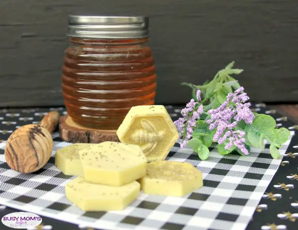 DIY Honey Bee Glitter Soap #craft #diy #homemadesoap #glitter