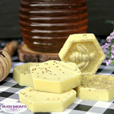 DIY Honey Bee Glitter Soap #craft #diy #homemadesoap #glitter