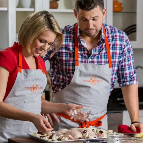 One Pot Cooking: a Busy Mom's Best Friend! #ad #onepotcooking Check out chef Ryan Scott's course "One Pot Cooking" on Craftsy for his 10-part online video series! #cooking #easymeals #slowcooker #sheetpan #food #recipes