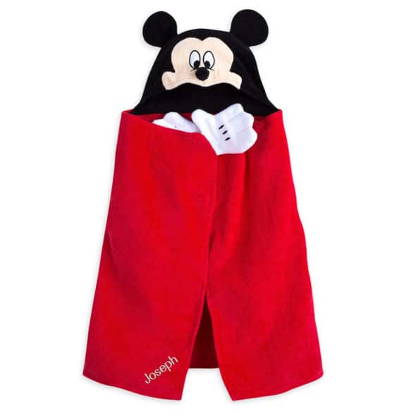 Holiday Gift Guide: Gifts for Disney Fans #holidaygiftguide #giftguide #giftideas #disneygifts #disneygiftideas #disneyfans #disney